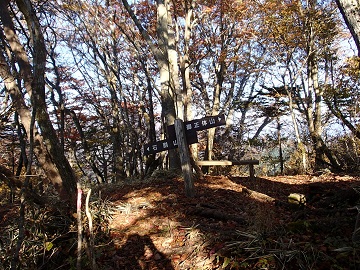 �䐳�̎R�ƐΊ��R�ւ̕���