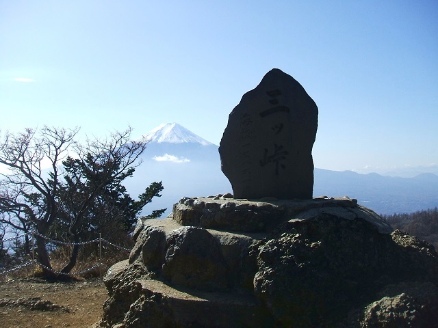 �O�c���R�����猩���x�m�R