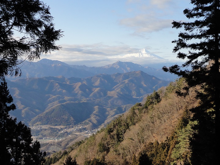 ��R�̓o�R�����猩���x�m�R