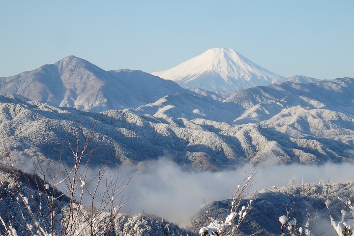 1���E���̍����R���猩���x�m�R