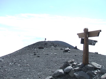 �n�̔w�����i�R��