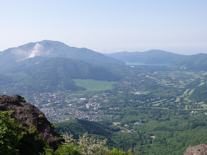 �����R���猩���������グ���O�J�ƈ��m��