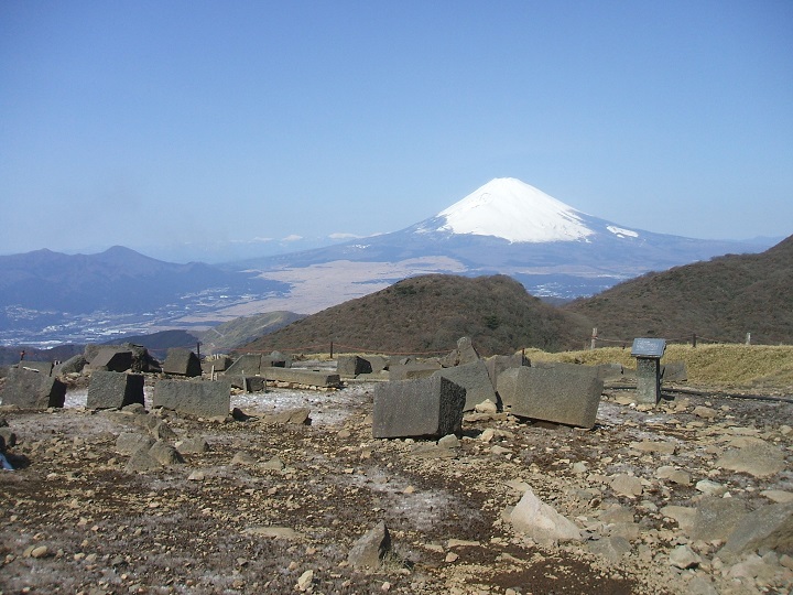 �����E��x���猩���x�m�R