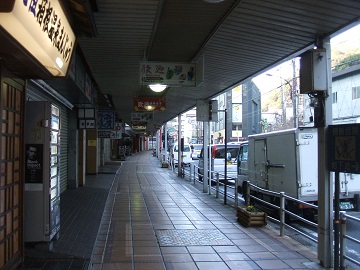 �������{