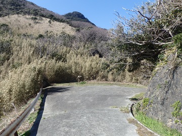 ����~����