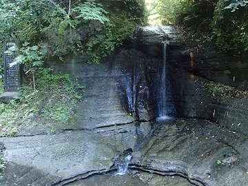 ���Γސؒʂ̔�ƎO�Y��