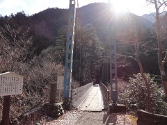 �������狴