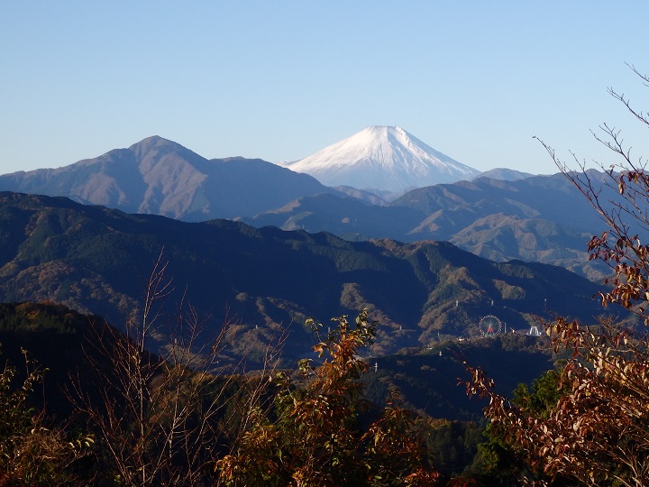 �����R���猩���厺�R�Ɖ������R