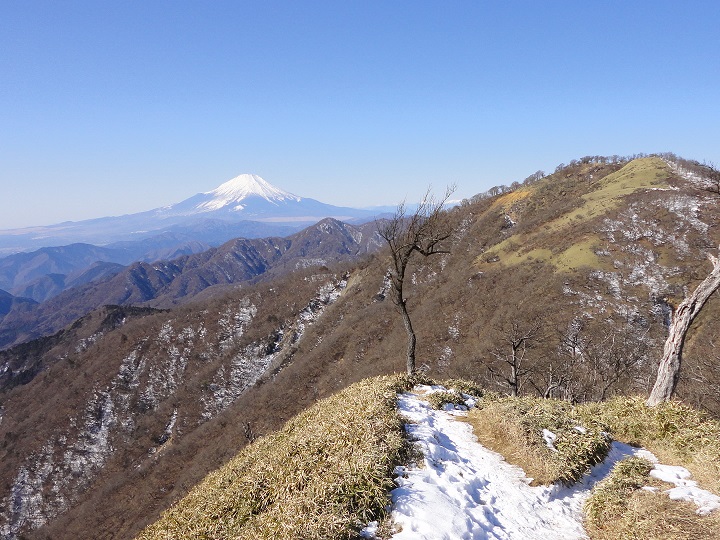 �O��R�t�߂���̒��]