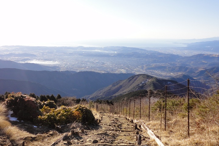 ���m�x�E�ԗ����猩�����͘p